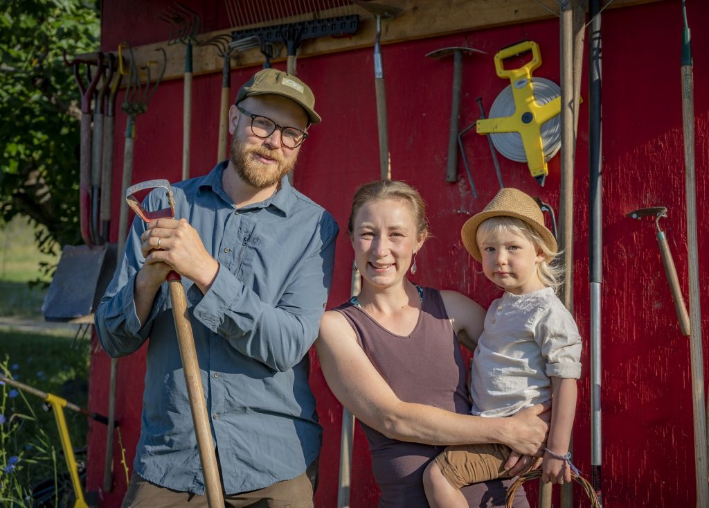family at cartwheel farms