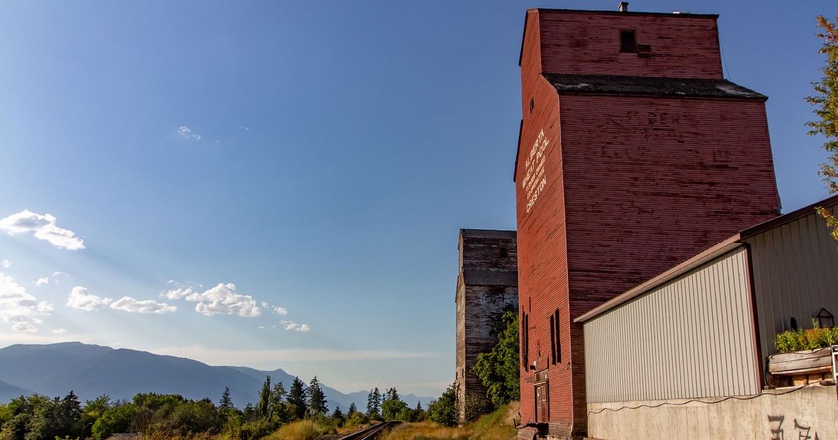 Creston’s Red Elevator Is Measured to the Millimetre